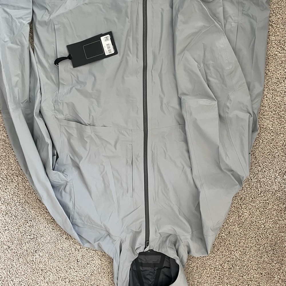Lululemon Athletica Gray Raincoat with Weather-Resistant Finish